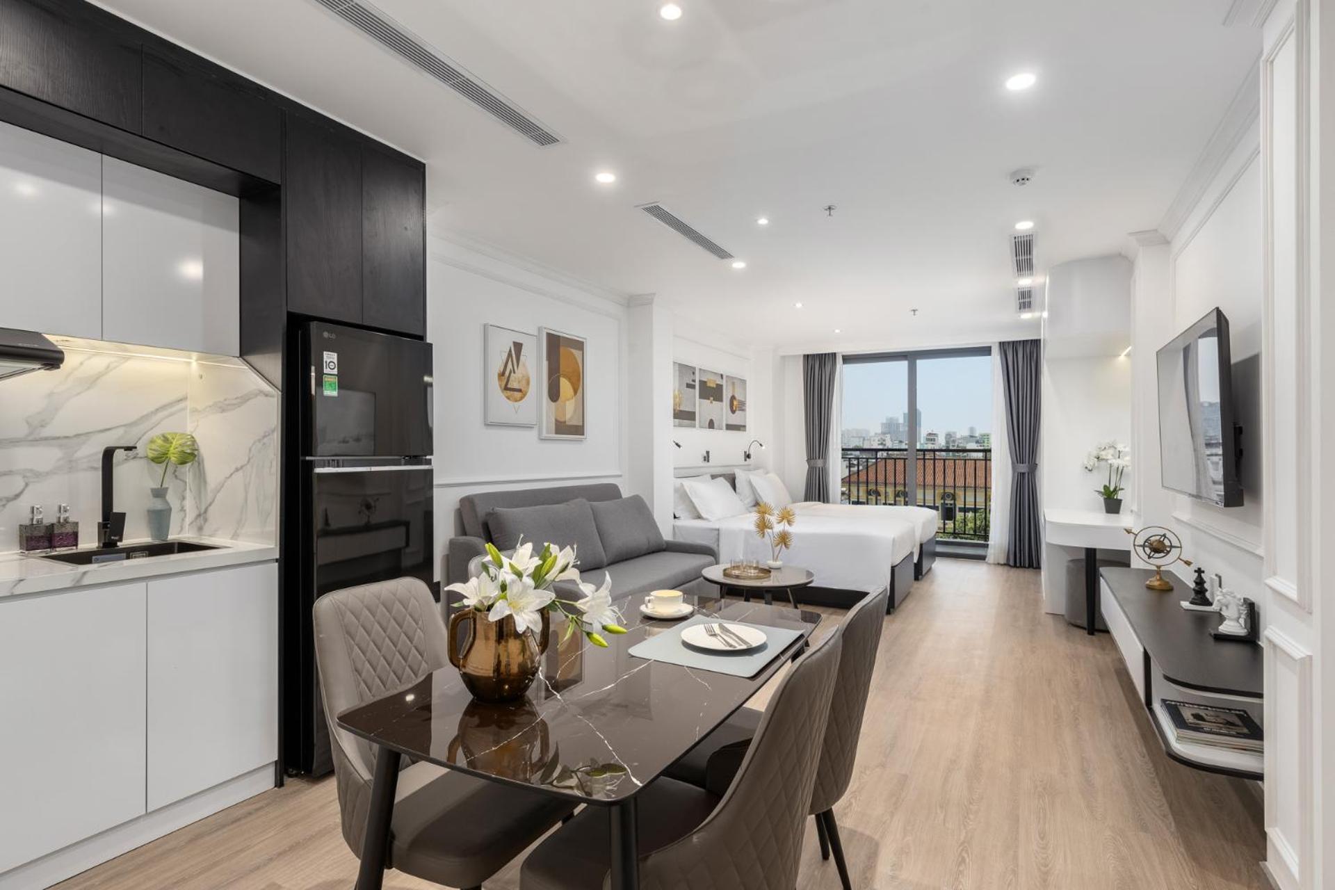 Khách sạn Cityhouse- El Pino Realm At Metro Ben Thanh Market 4*