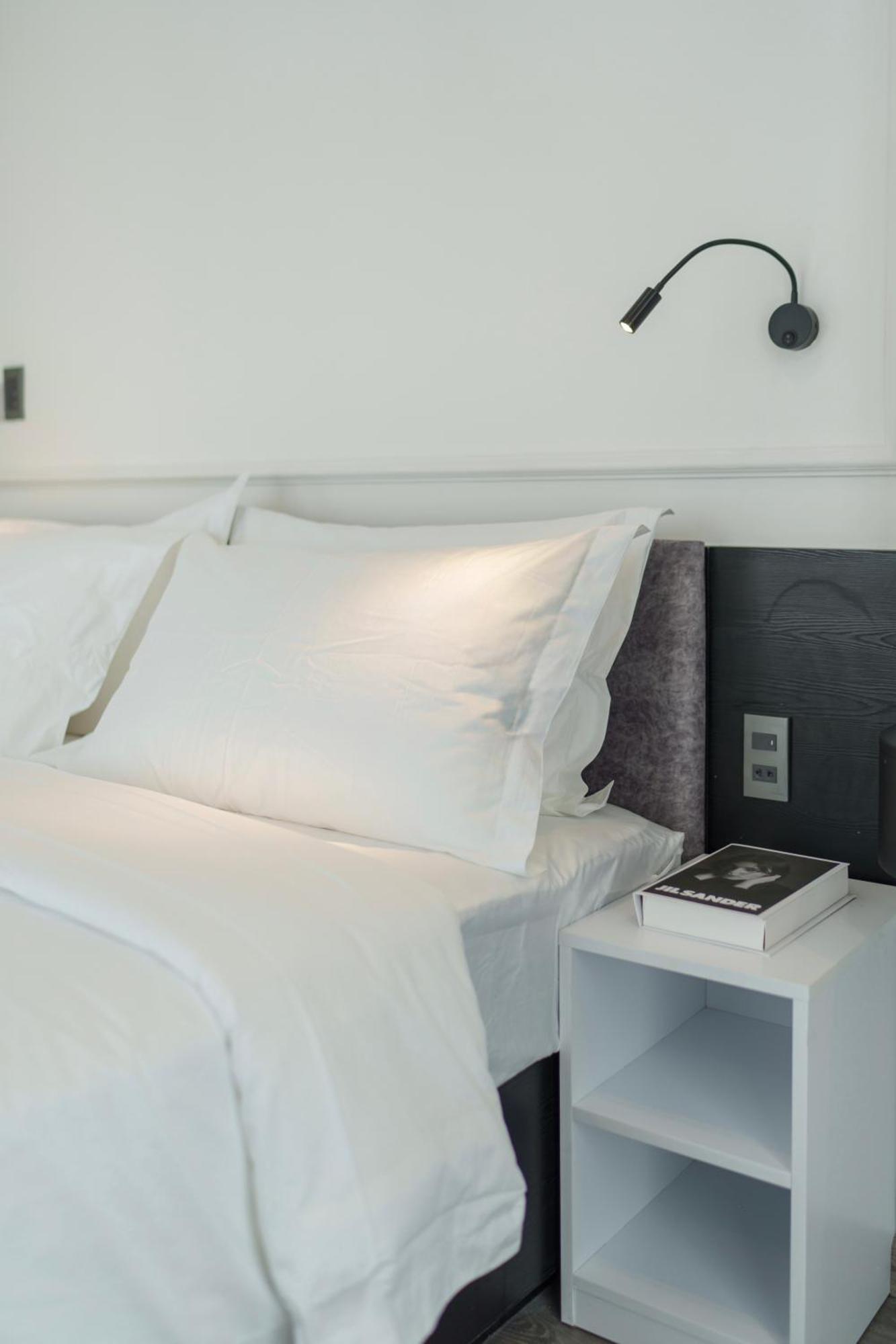 Khách sạn Cityhouse- El Pino Realm At Metro Ben Thanh Market 4*